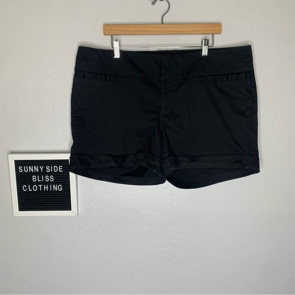 Torrid Women’s Black Cuffed Chico Shorts Size 20 - Picture 1 of 16